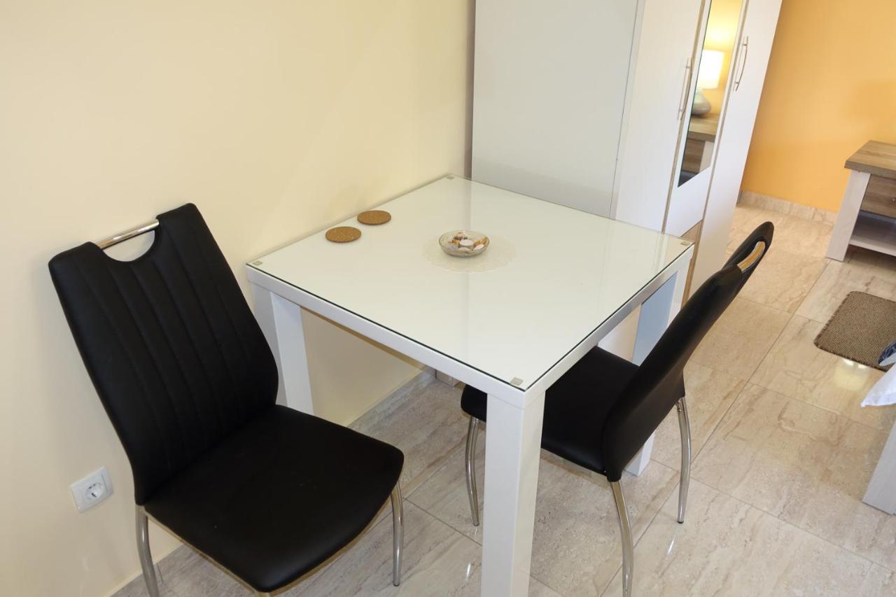 Apartments Leon Нін Екстер'єр фото
