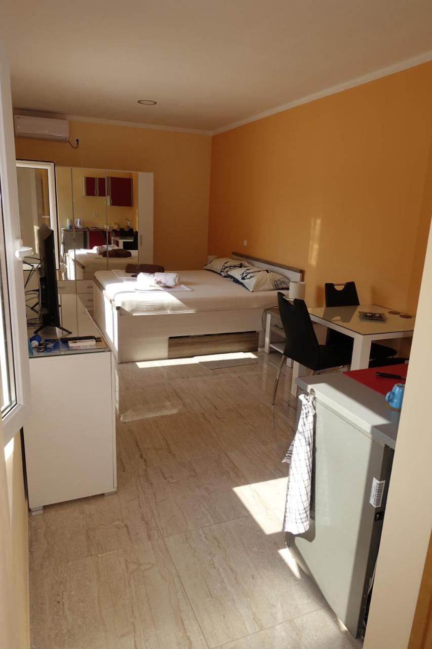 Apartments Leon Нін Екстер'єр фото