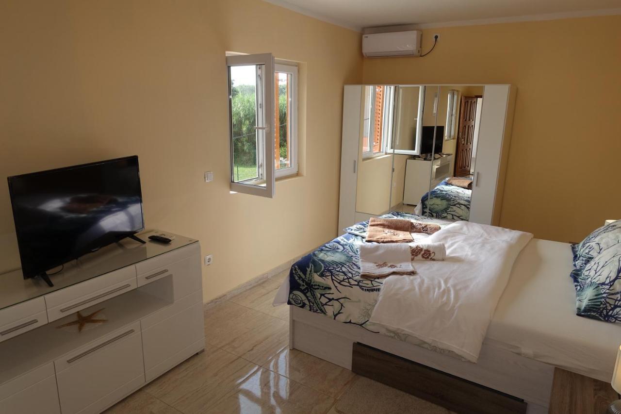Apartments Leon Нін Екстер'єр фото