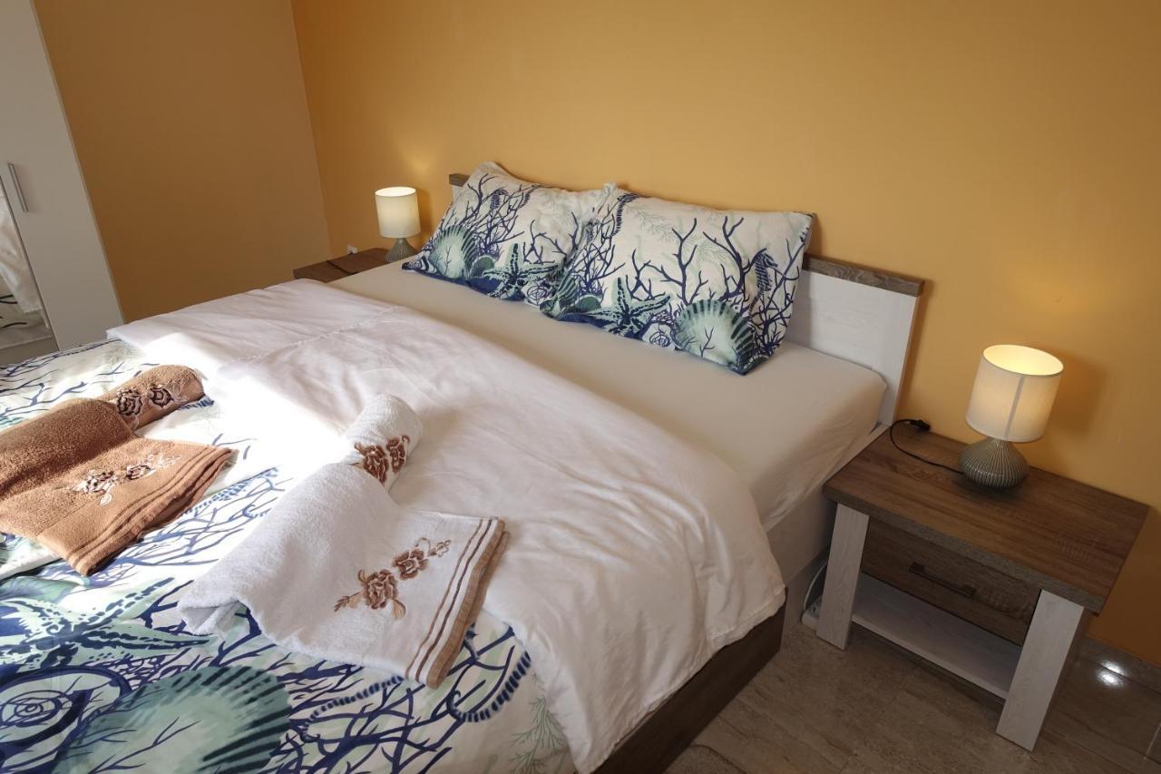 Apartments Leon Нін Екстер'єр фото